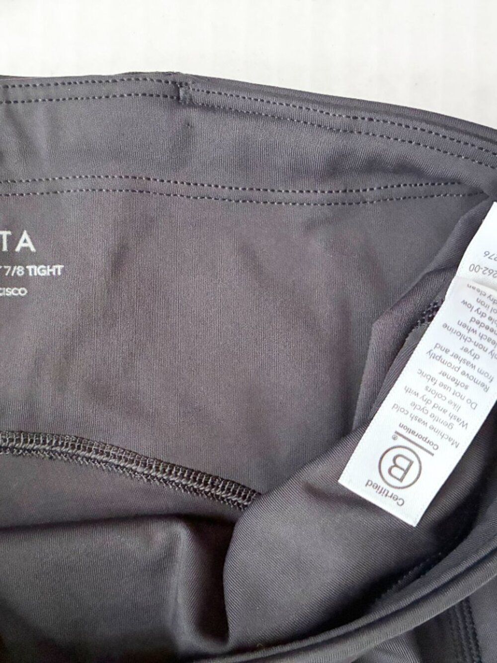 Athleta Ultimate Stash Pocket Legging 7/8 - Small - Black - Picture 10 of 10